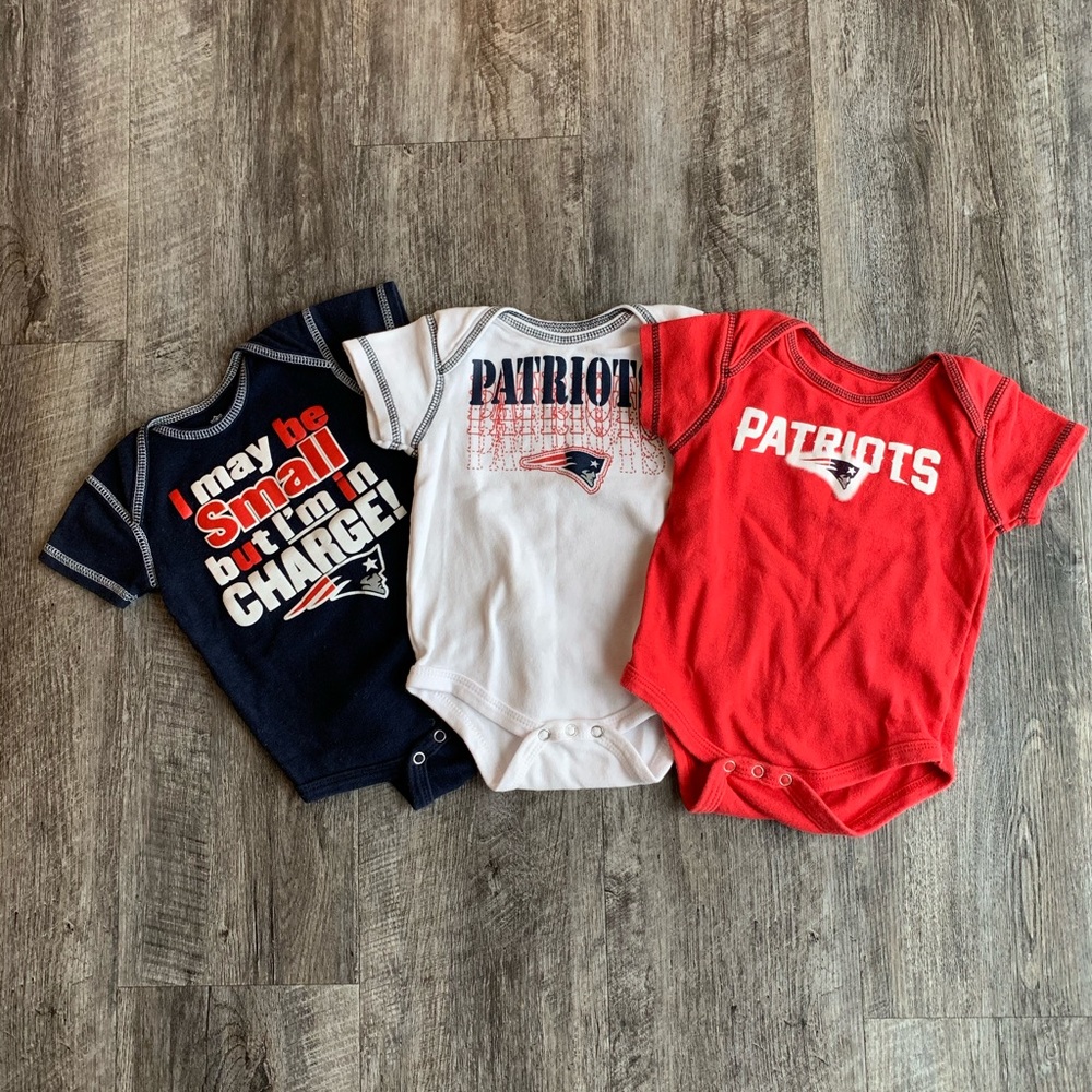 Unisex New England Patriots Bodysuits 12M